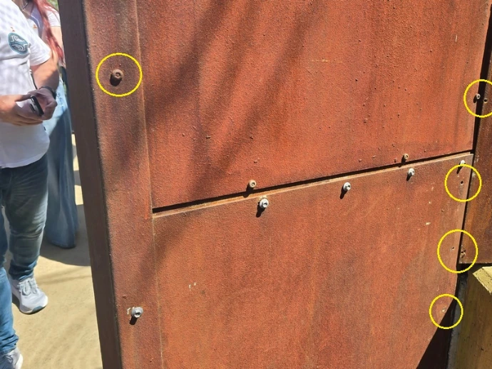 poor fixing of corten