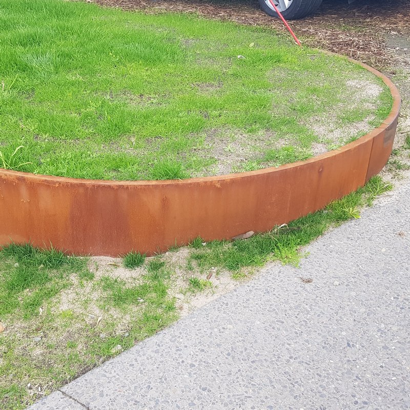 curved corten retaining wall 450mm tall