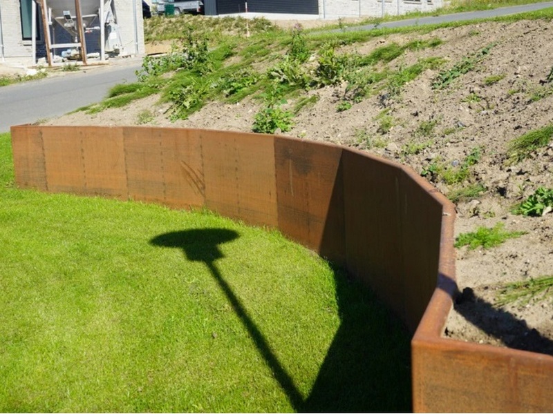 corten curved retaining wall 750mm tall