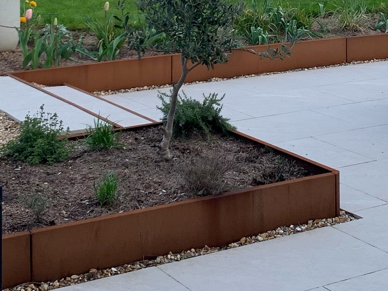 corten reatining wall 300mm tall with steps
